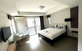 Mitr Inn Mrt Samyot Station - The Grand Palace